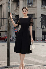 Đầm đen dáng chữ A tay ngắn phối ren