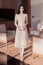 Đầm dự tiệc ren kem dáng xòe cổ V đính hoa