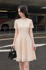 Đầm ren kem dự tiệc cổ tròn dáng xòe ngắn