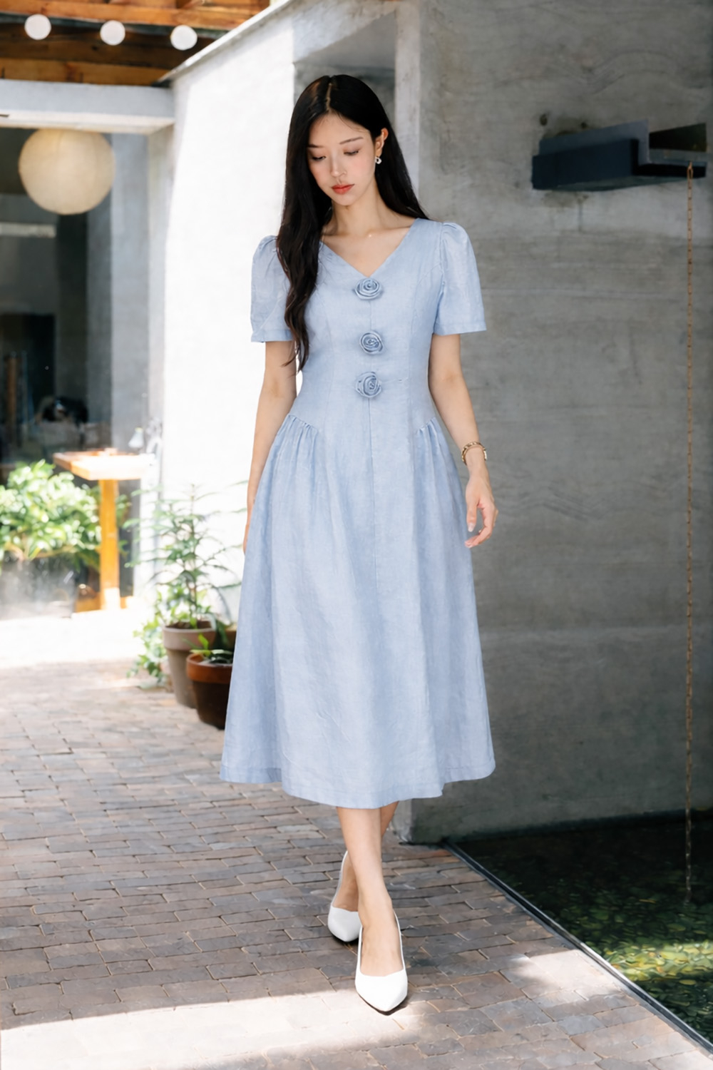 Đầm xòe xanh dáng dài cổ V đính hoa