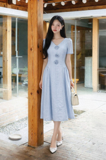 Đầm xòe xanh dáng dài cổ V đính hoa