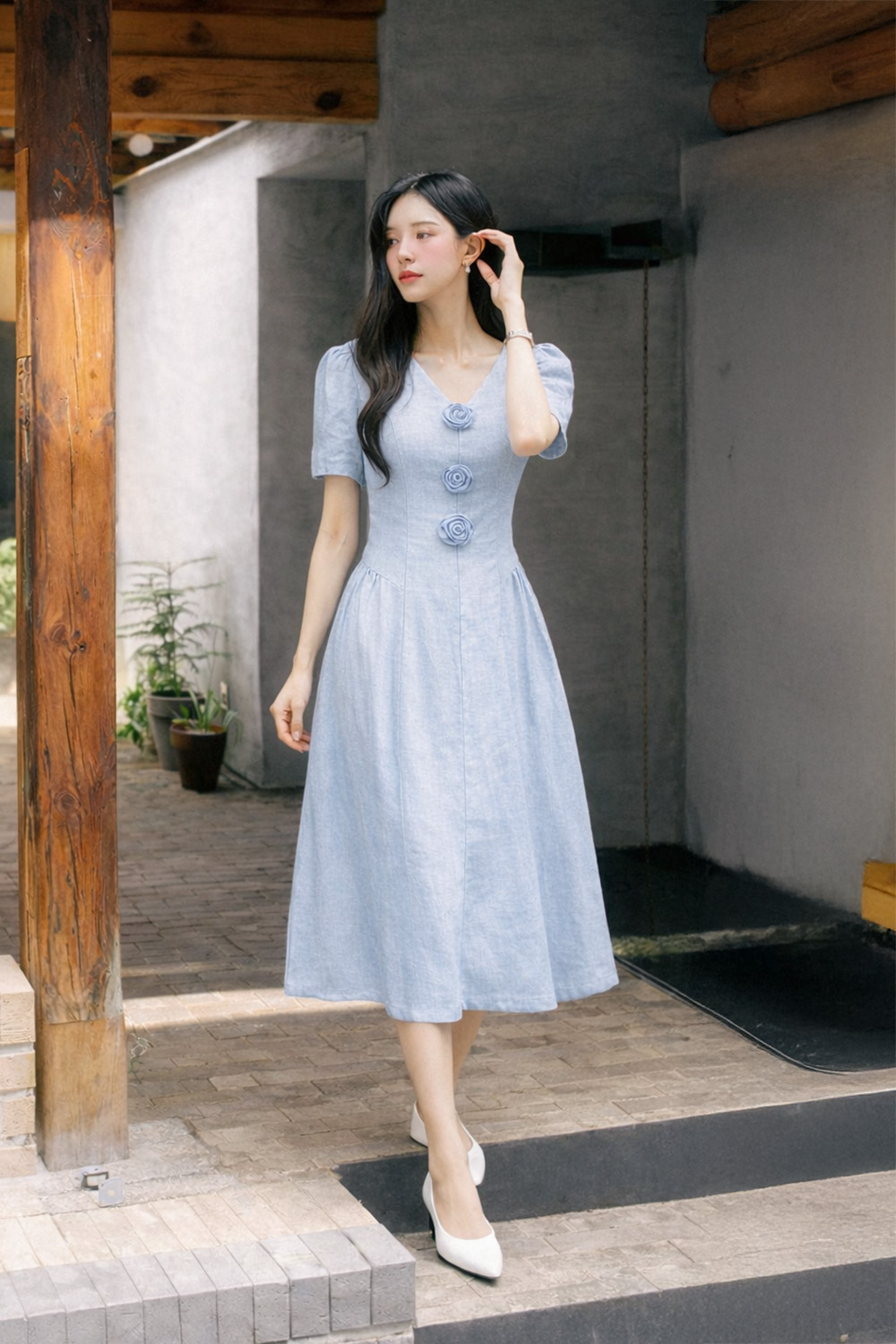 Đầm xòe xanh dáng dài cổ V đính hoa