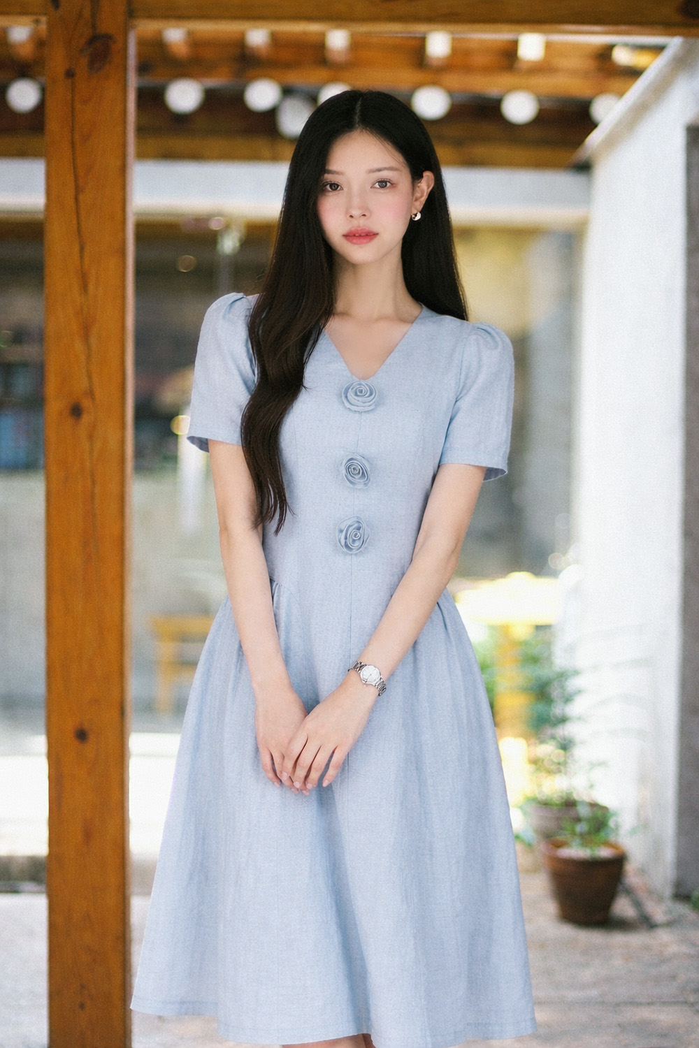 Đầm xòe xanh dáng dài cổ V đính hoa