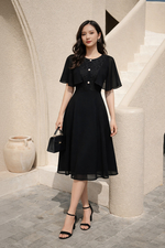 Đầm đen chiffon dáng xòe phối choàng