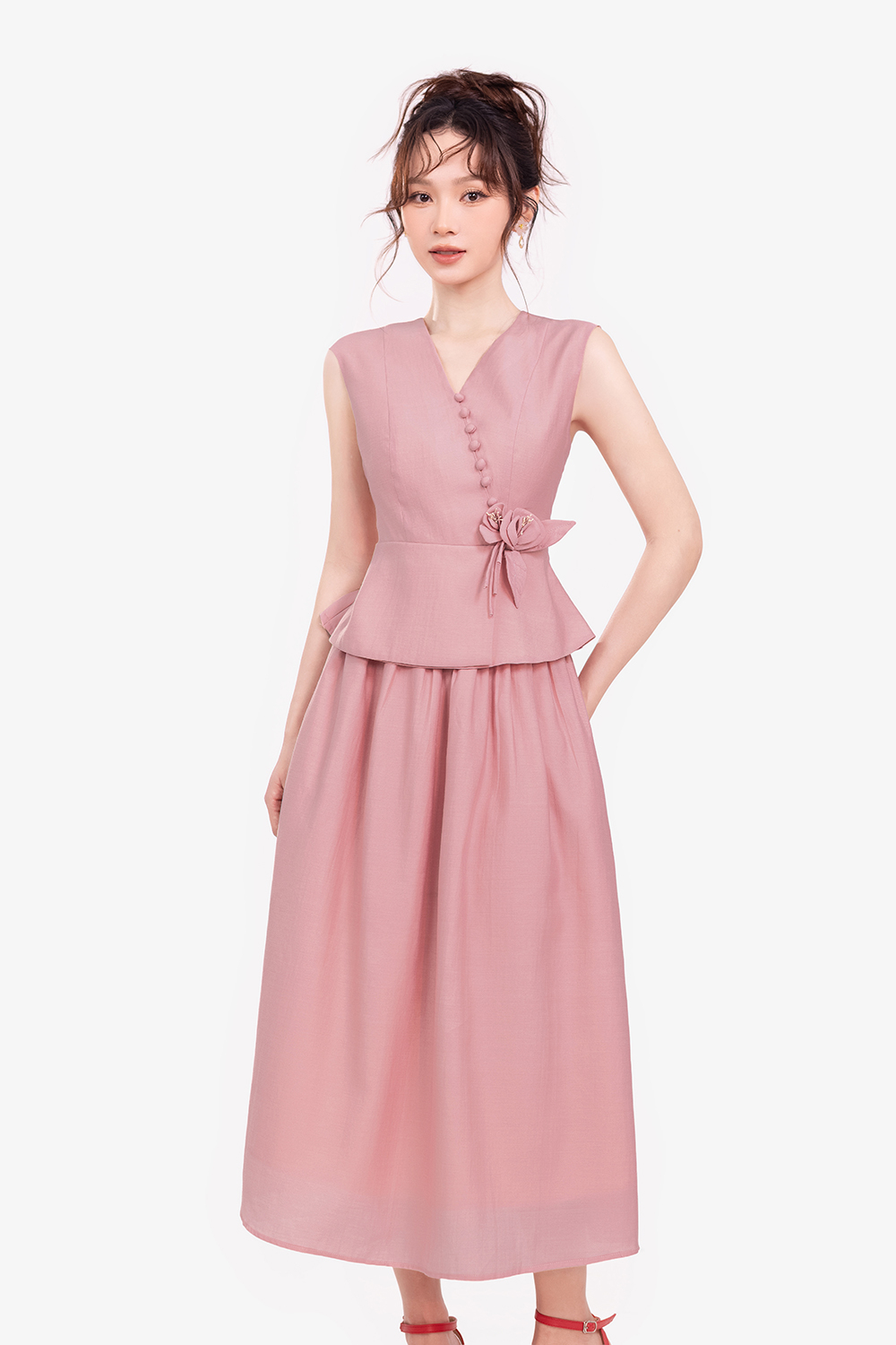 Áo tơ kiểu peplum cổ V kết hoa