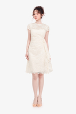 Đầm ren kem chữ A ngắn phối vạt