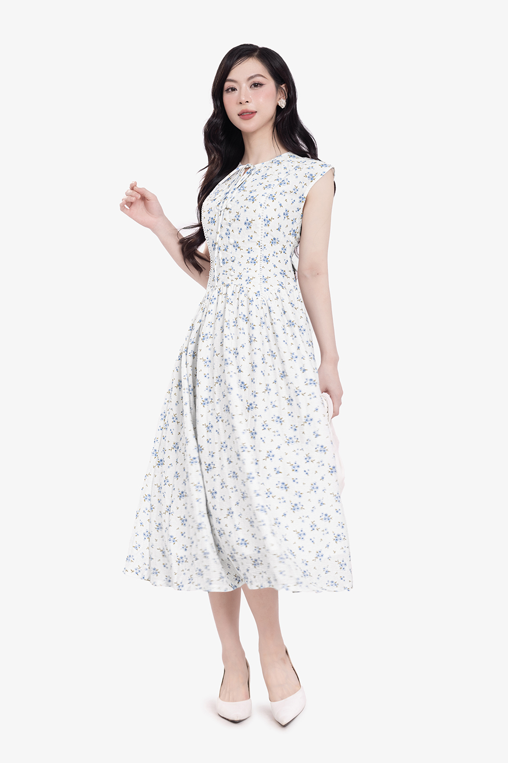 Đầm xòe trắng hoa xanh sát nách