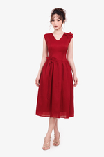 Đầm xòe đỏ sát nách cổ V đính hoa