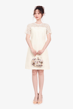 Đầm suông ngắn cổ tròn phối ren kem