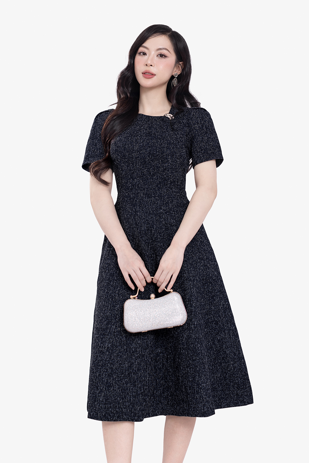 Đầm xòe chữ A cổ tròn đính khoen