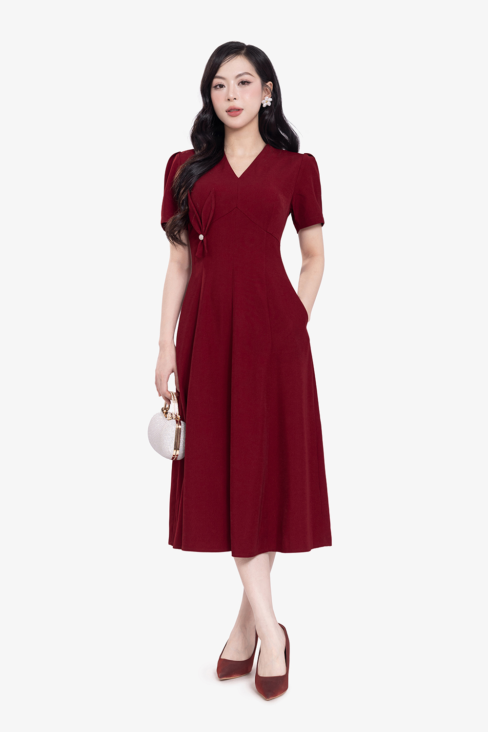 Đầm đỏ dự tiệc dáng xòe đính hoa