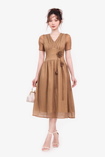 Đầm xòe tơ nhấn eo đính hoa