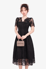 Đầm ren dự tiệc dáng xòe màu đen