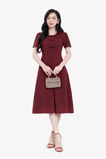 Đầm đỏ dáng xòe xếp ly đính nơ