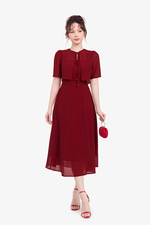 Đầm đỏ chiffon dáng xòe phối áo khoác