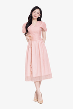 Đầm xòe màu hồng phối tơ đính hoa