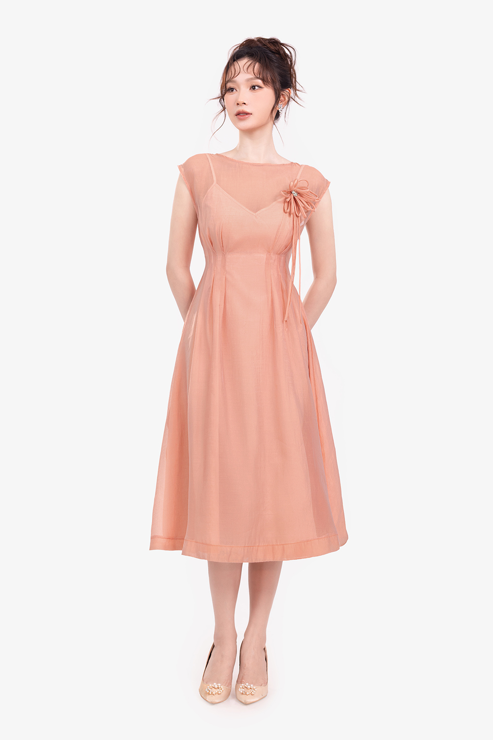 Đầm hồng tơ ngọc trai dáng A xòe đính hoa