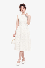 Đầm ren dự tiệc sát nách cổ tròn