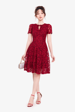 Đầm ren đỏ đi tiệc dáng xòe phối nơ cổ