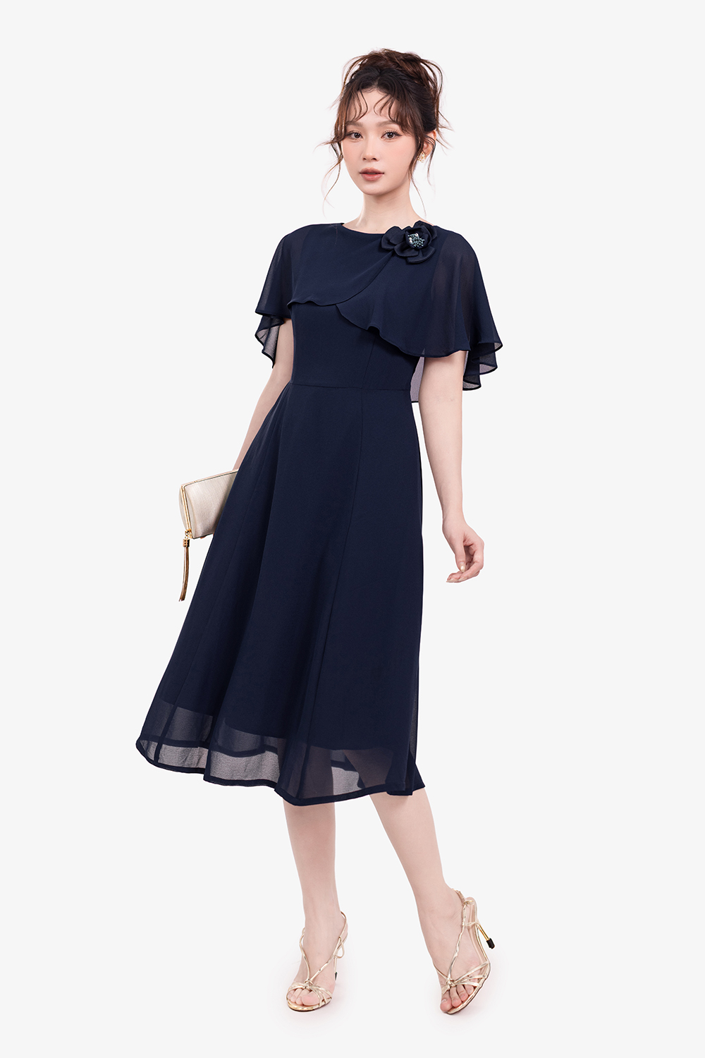 Đầm xòe dự tiệc tay choàng đính hoa