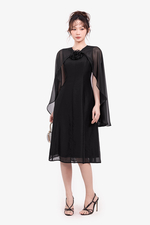 Đầm đen dự tiệc phối choàng đính hoa