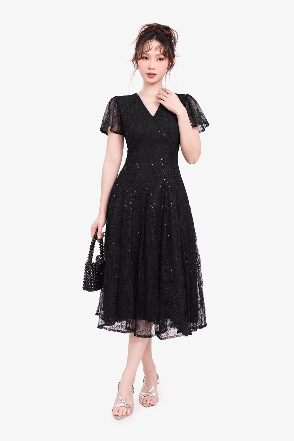 Đầm dự tiệc ren đen đính kim sa dáng xòe