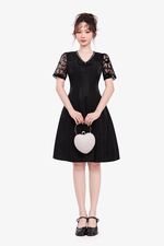 Đầm đen phối ren dáng xòe cổ V