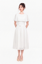 Đầm xòe trắng tơ cổ tròn phối choàng