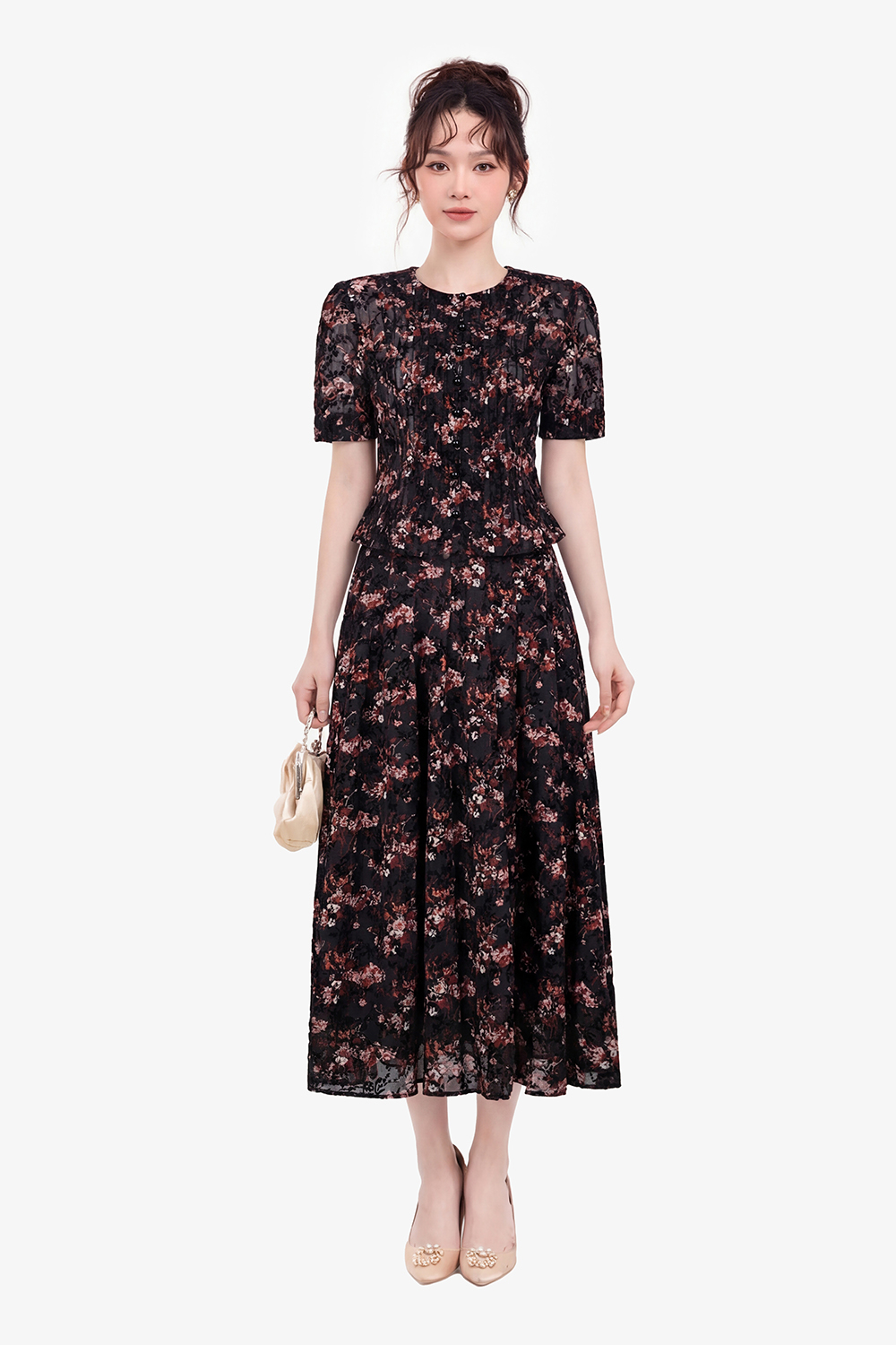 Chân váy xòe dài nền đen họa tiết hoa