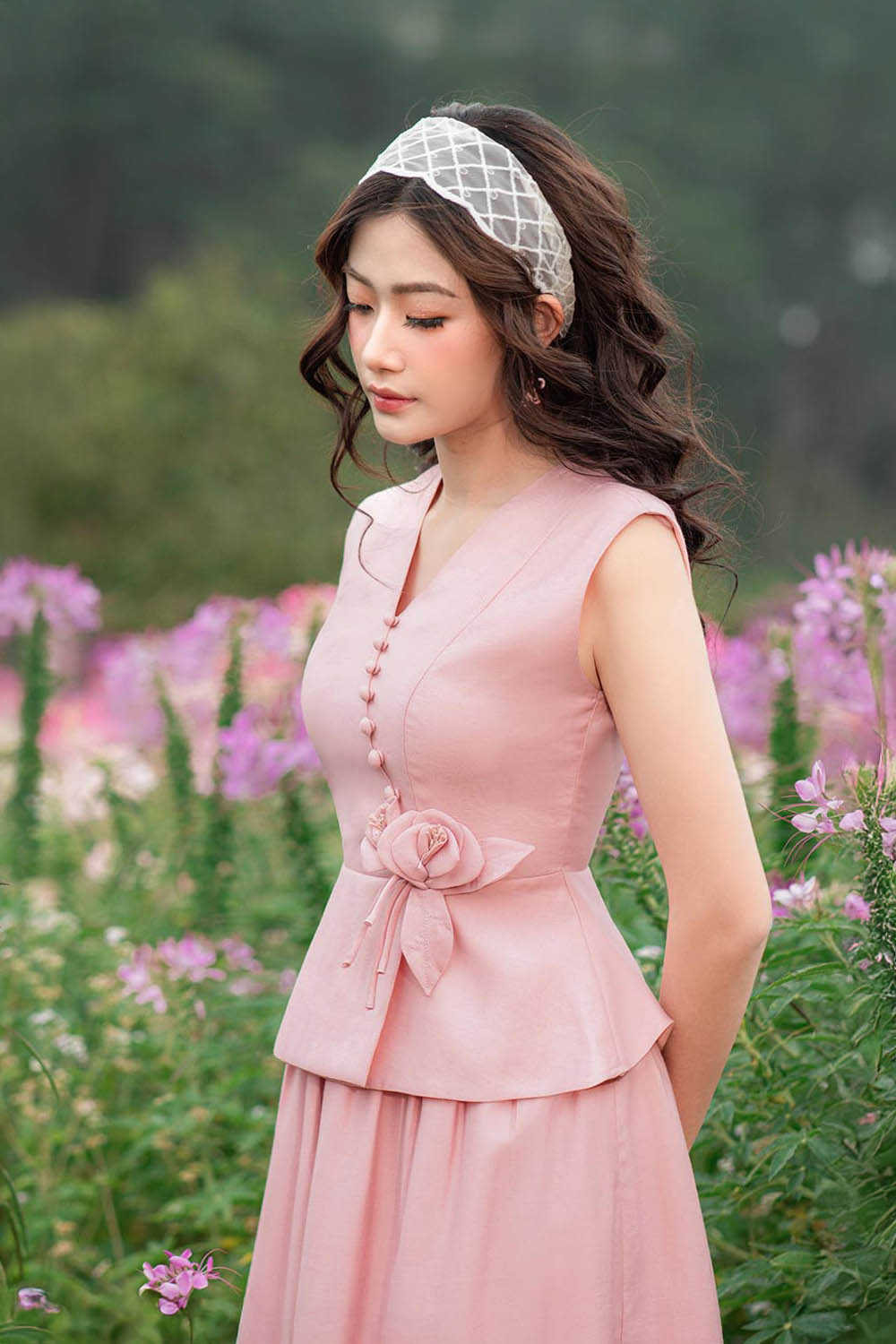Áo tơ kiểu peplum cổ V kết hoa