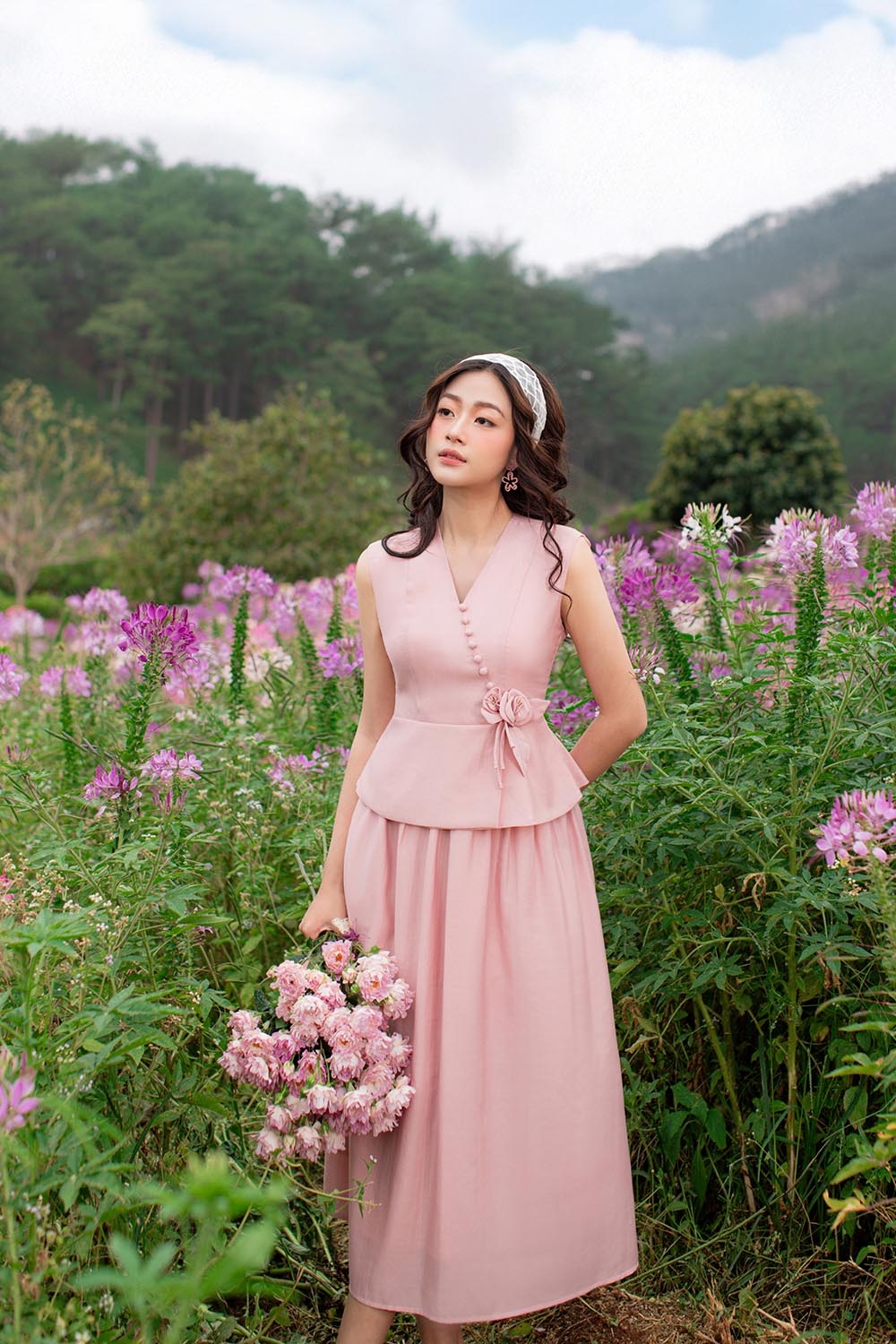 Áo tơ kiểu peplum cổ V kết hoa