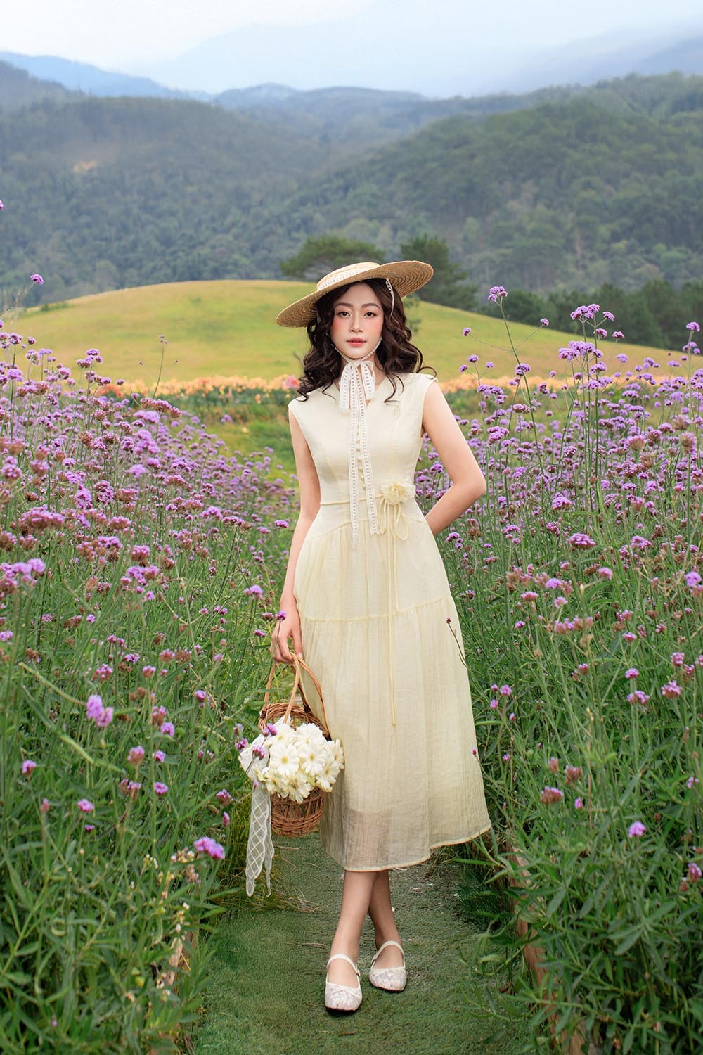 Đầm tơ xòe màu kem cổ V đính hoa eo KK185-04