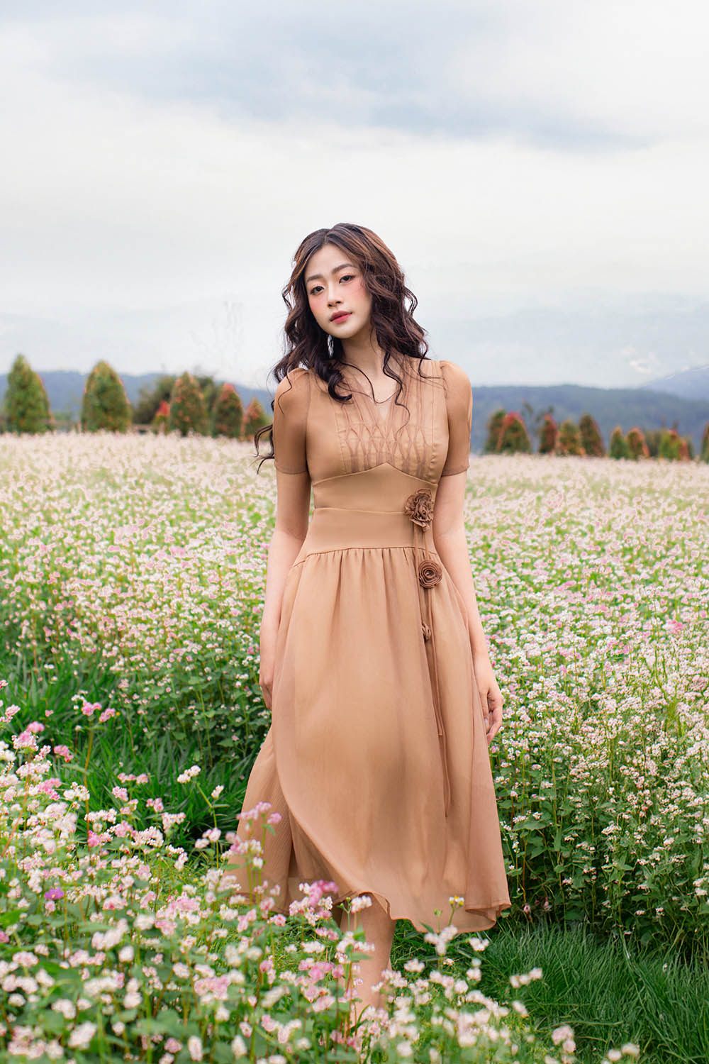 Đầm xòe tơ nhấn eo đính hoa