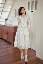 Đầm trắng hoa nhí xanh dáng xòe cổ V