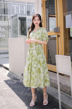 Đầm tơ dáng xòe cổ V tay lửng họa tiết lá