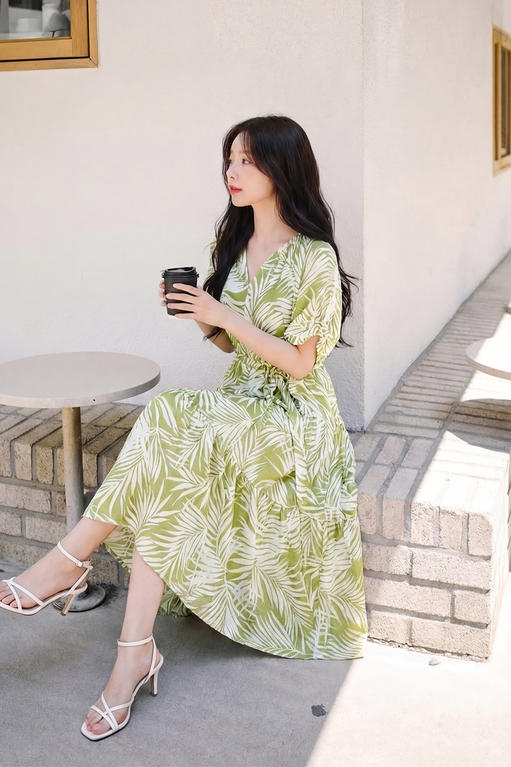 Đầm tơ dáng xòe cổ V tay lửng họa tiết lá