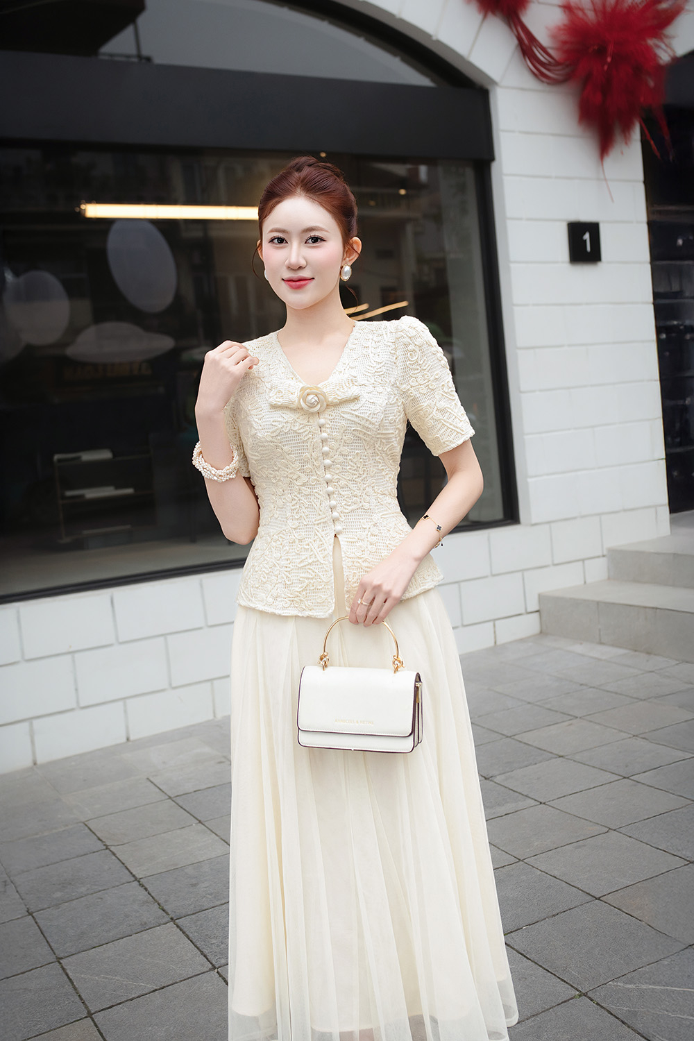 Áo kiểu peplum ren đính hoa