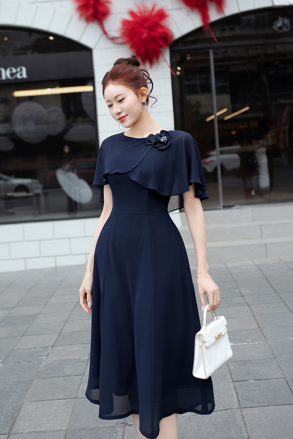 Đầm xòe dự tiệc tay choàng đính hoa