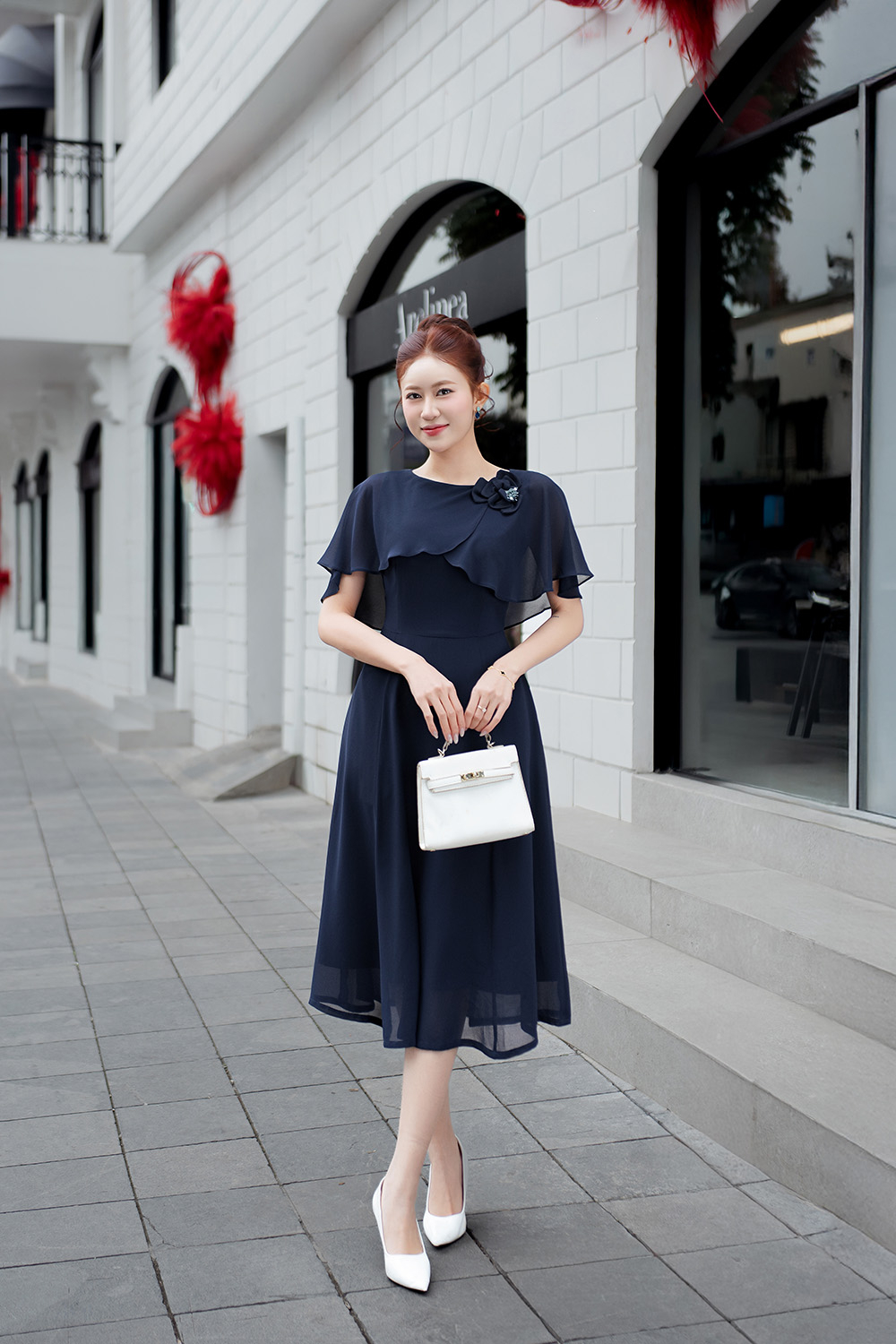 Đầm xòe dự tiệc tay choàng đính hoa