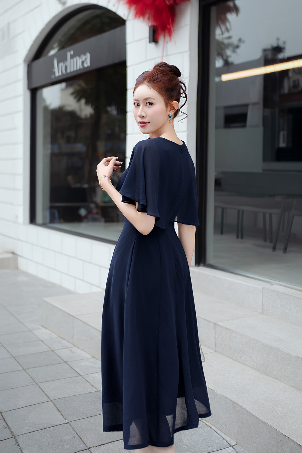 Đầm xòe dự tiệc tay choàng đính hoa