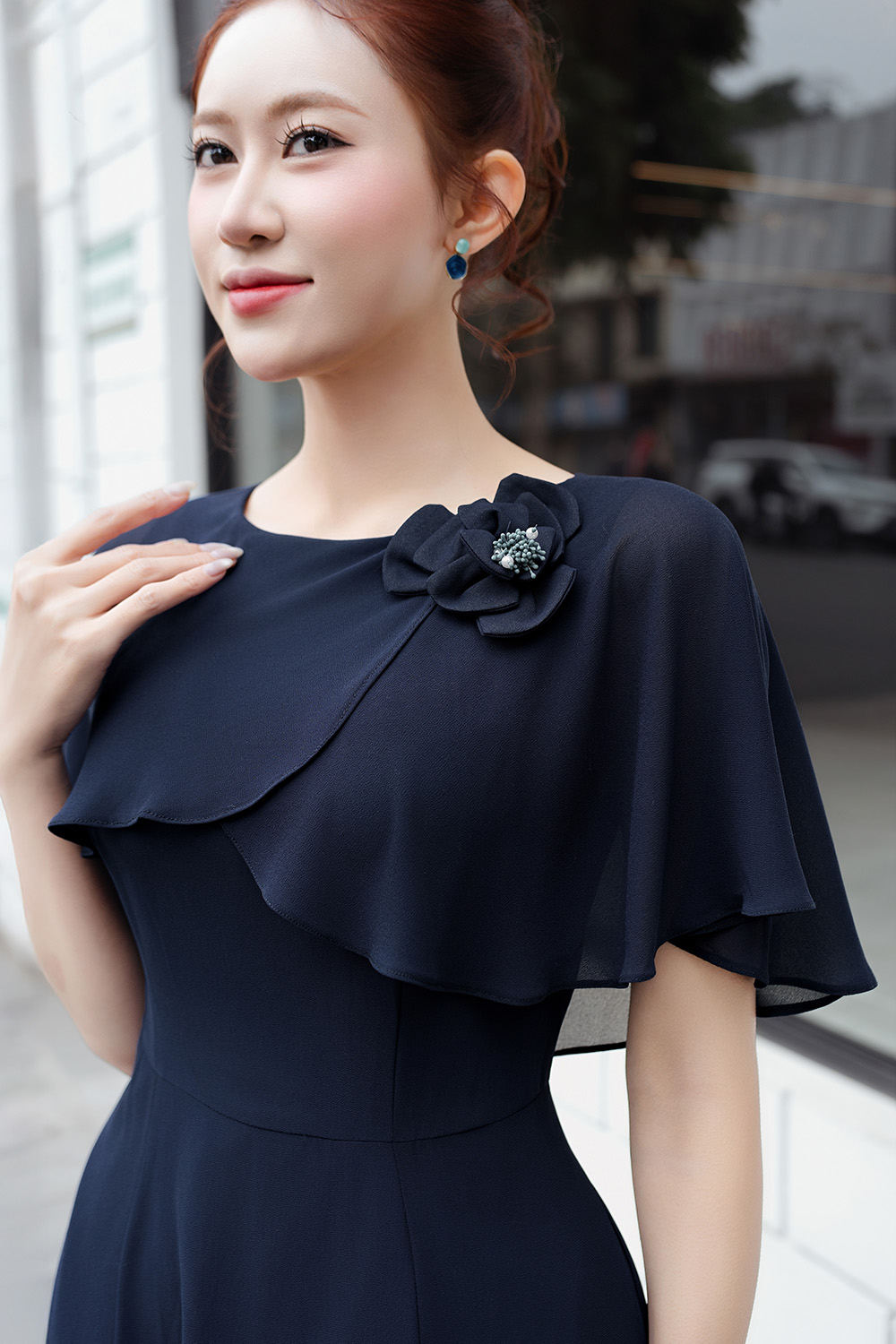 Đầm xòe dự tiệc tay choàng đính hoa