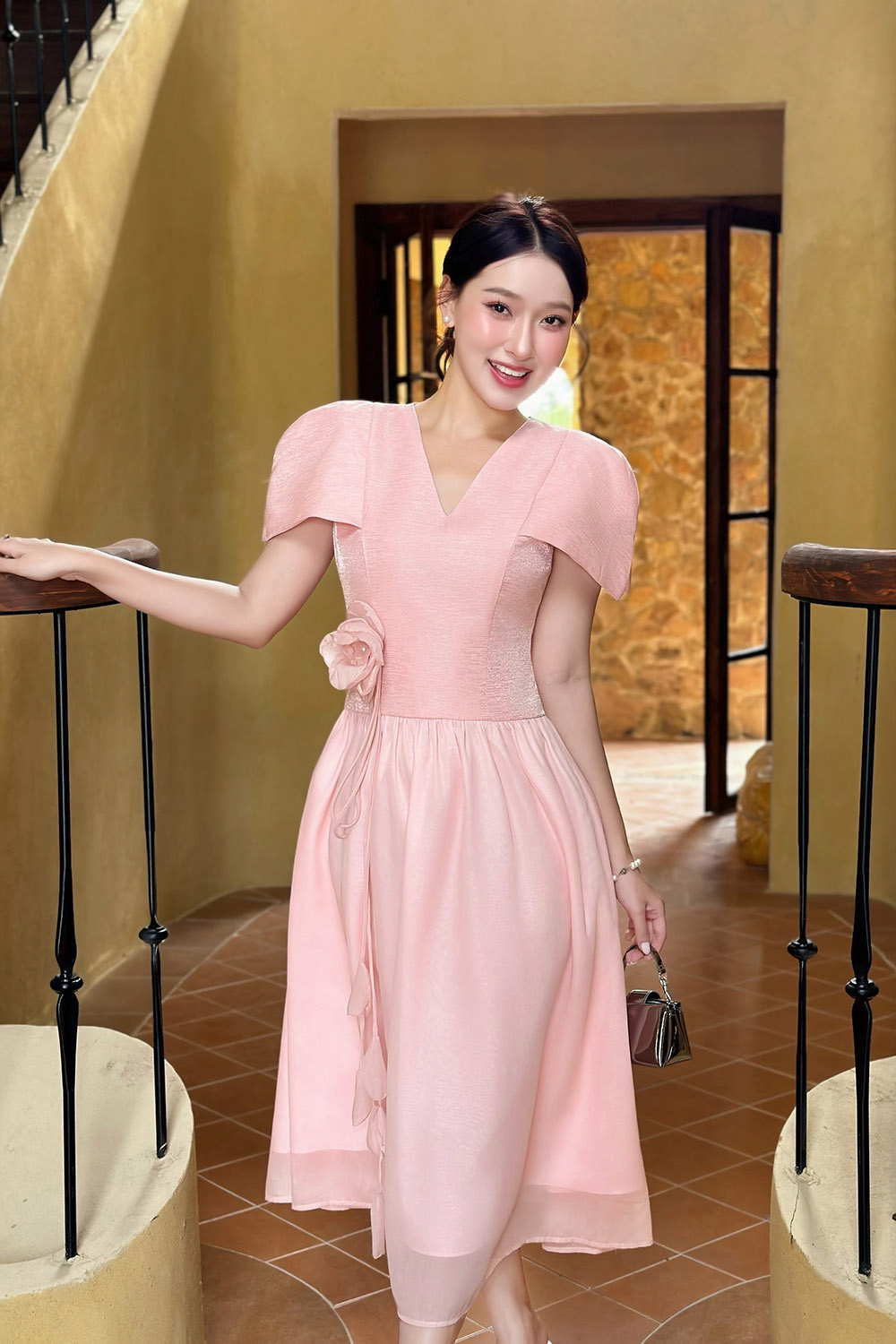 Đầm xòe màu hồng phối tơ đính hoa