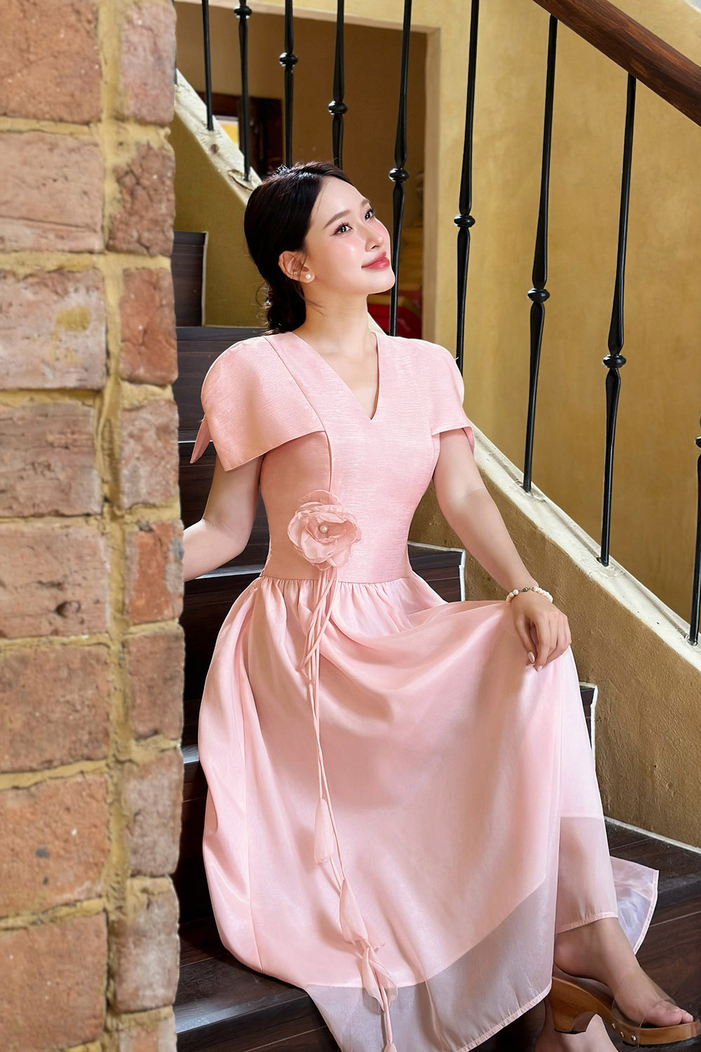 Đầm xòe màu hồng phối tơ đính hoa