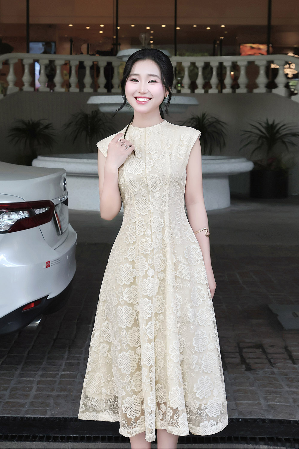 Đầm dự tiệc ren thêu hoa mai màu kem