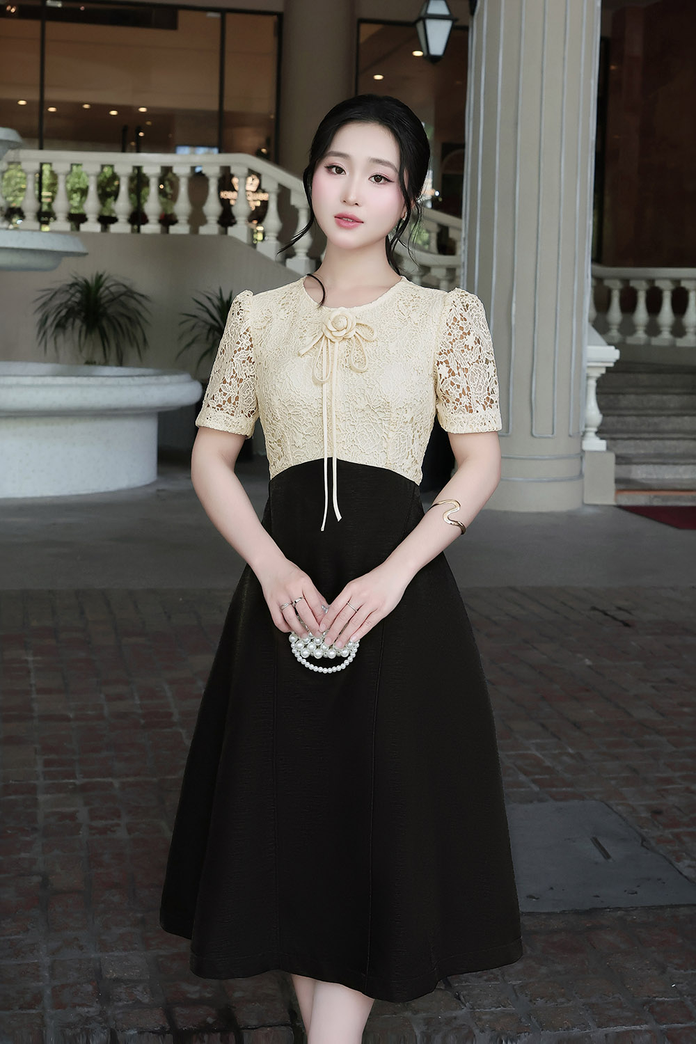 Đầm dự tiệc tafta dáng xòe phối ren