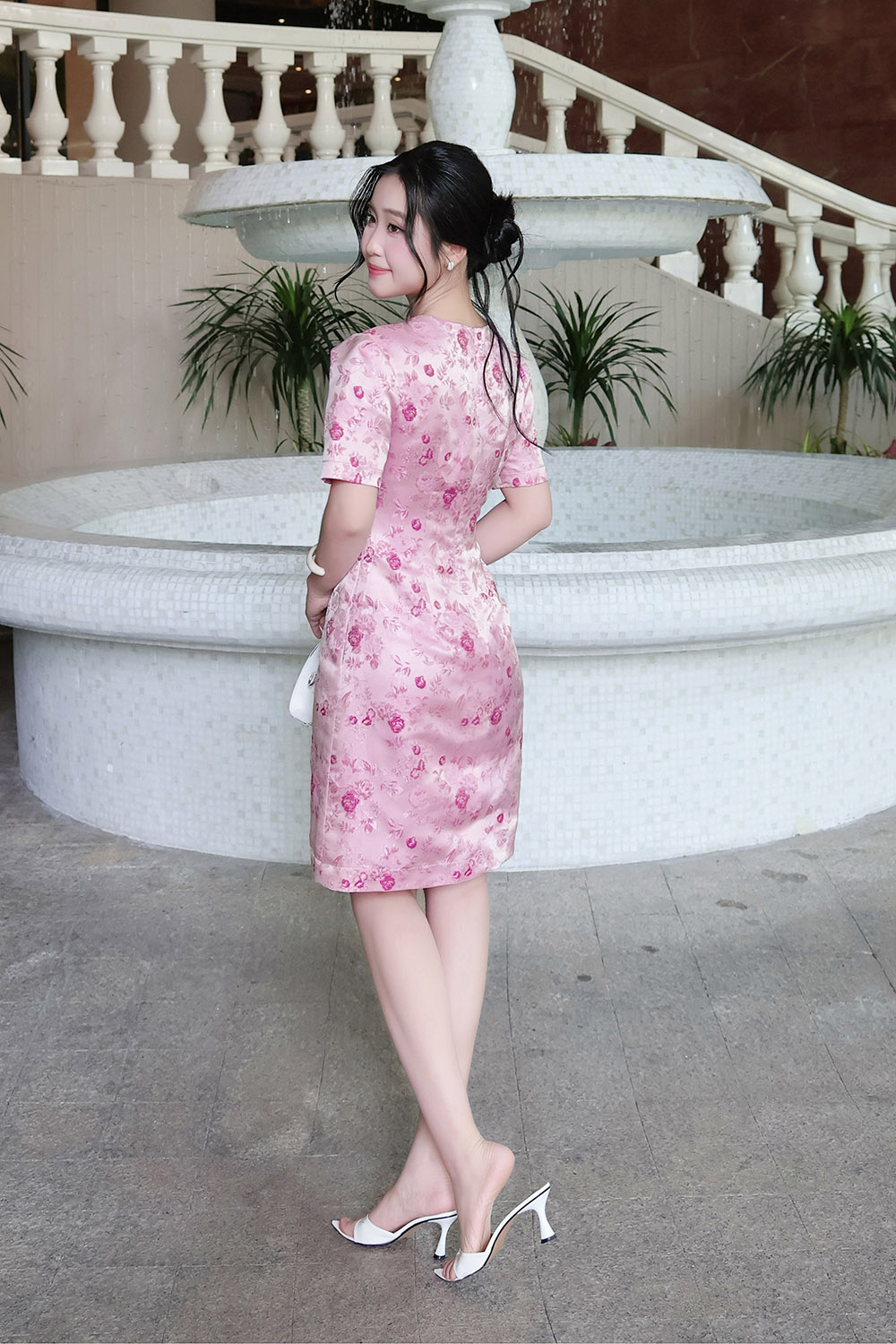 Đầm hoa tafta dáng suông A ngang gối