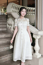 Đầm ren trắng dáng dài phối nút