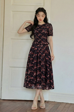 Áo kiểu nữ cổ tròn màu đen họa tiết hoa