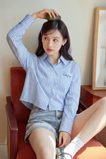 Áo sơ mi nữ xanh kẻ sọc trắng dáng ngắn