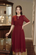 Đầm đỏ chiffon dáng xòe phối áo khoác